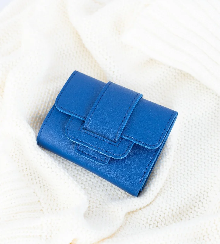 Handle bags with waterproof lining for protection -Textured Stitch Detail Tri-Fold Wallet