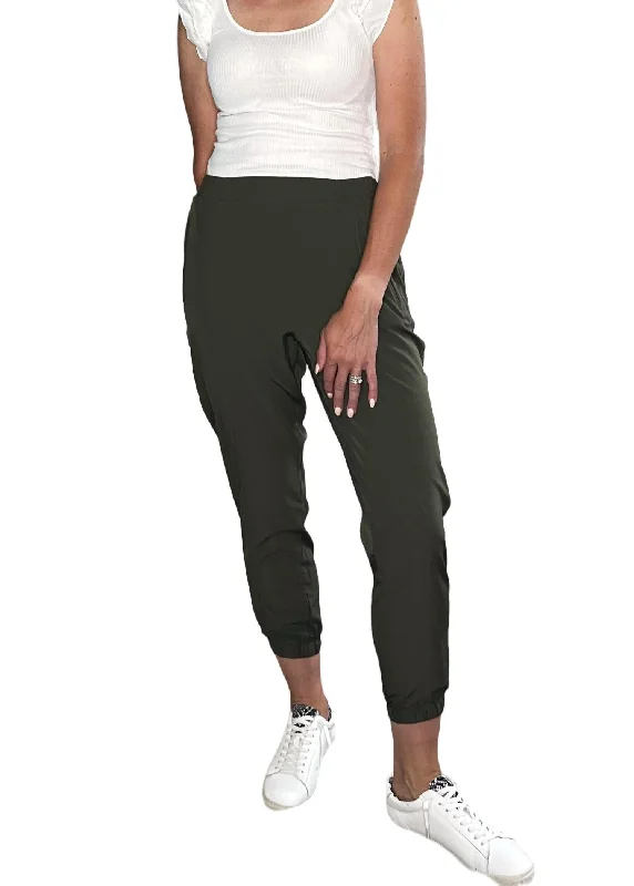 Smart casual tight trousers for women with cuffed ankle and tailored design -In The Moment Jogger In Olive