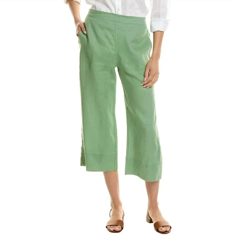 Sleek tight trousers for men with black color and slim, sharp cut -Mellow Capri Pants In Summer Green