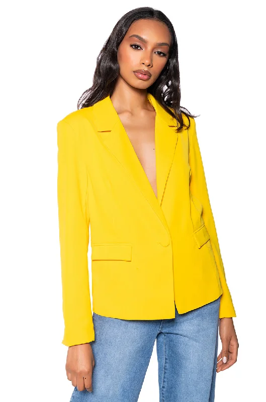 Blazers with wide lapels make big impacts -SPRING FORWARD RELAXED FIT BLAZER