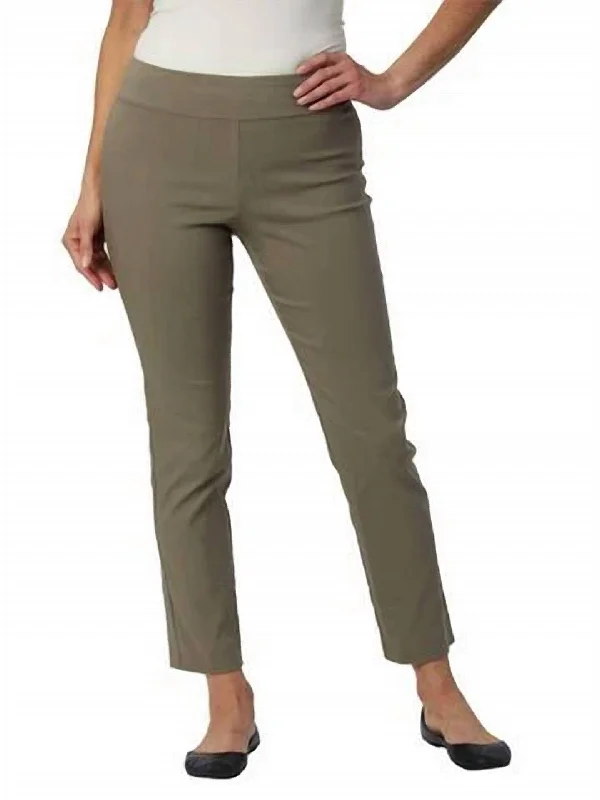 Elegant tight trousers for women with high-quality wool fabric for refined look -Pull On Pant In Military