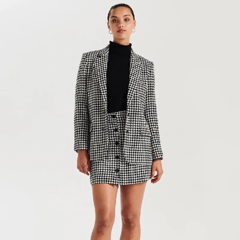 Blazers for bold layering stand out -Bella Woven Blazer (Houndstooth)