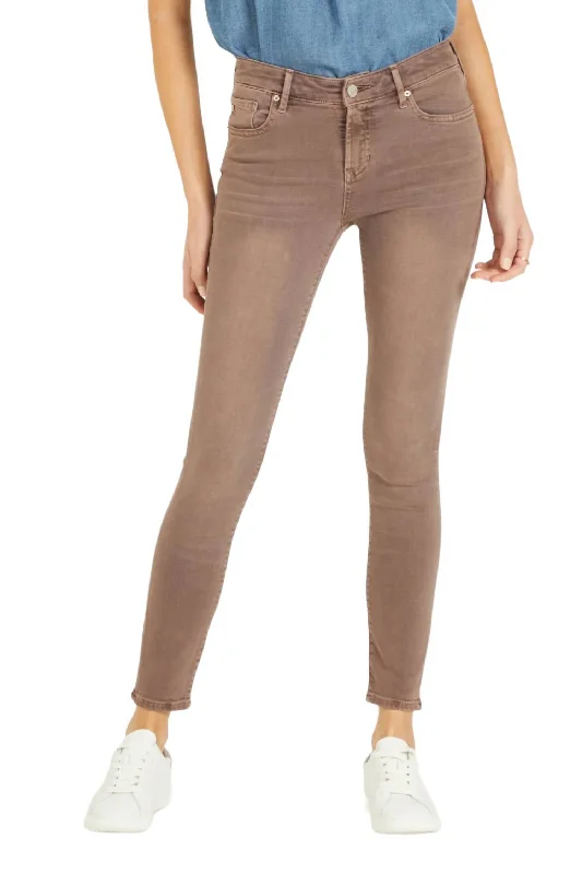 Tight cargo trousers for women with stylish pockets and slim cut for urban look -Gisele Skinny High Rise Jean In Root Beer